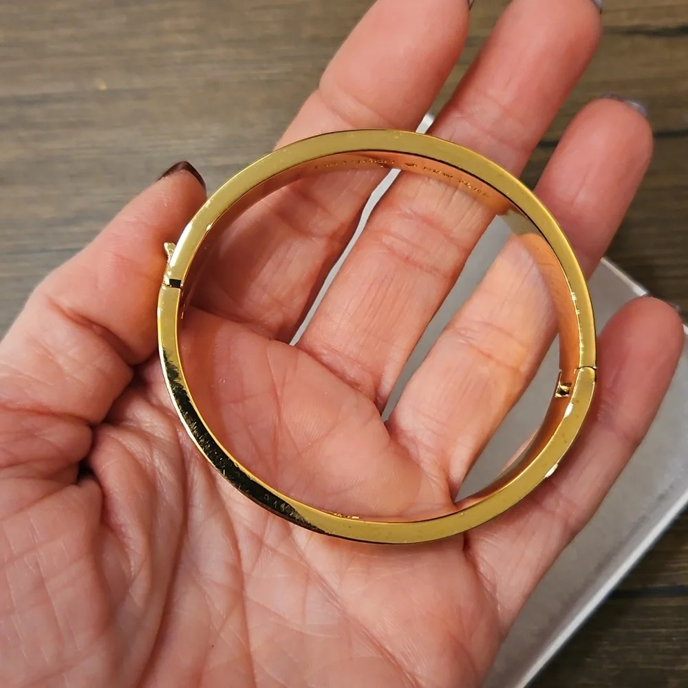 Kate Spade ♠️ Black & Gold Hole Punch Spade Hinged Bangle Bracelet - Picture 3 of 10